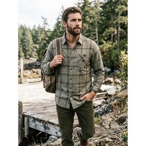 Roark The Artifacts of Adventure Men's Medium Flannel Shirt Plaid Classic Fit M